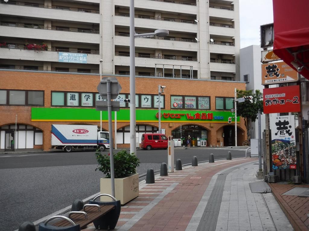 Maxi Alpa Hostel Naha Bagian luar foto