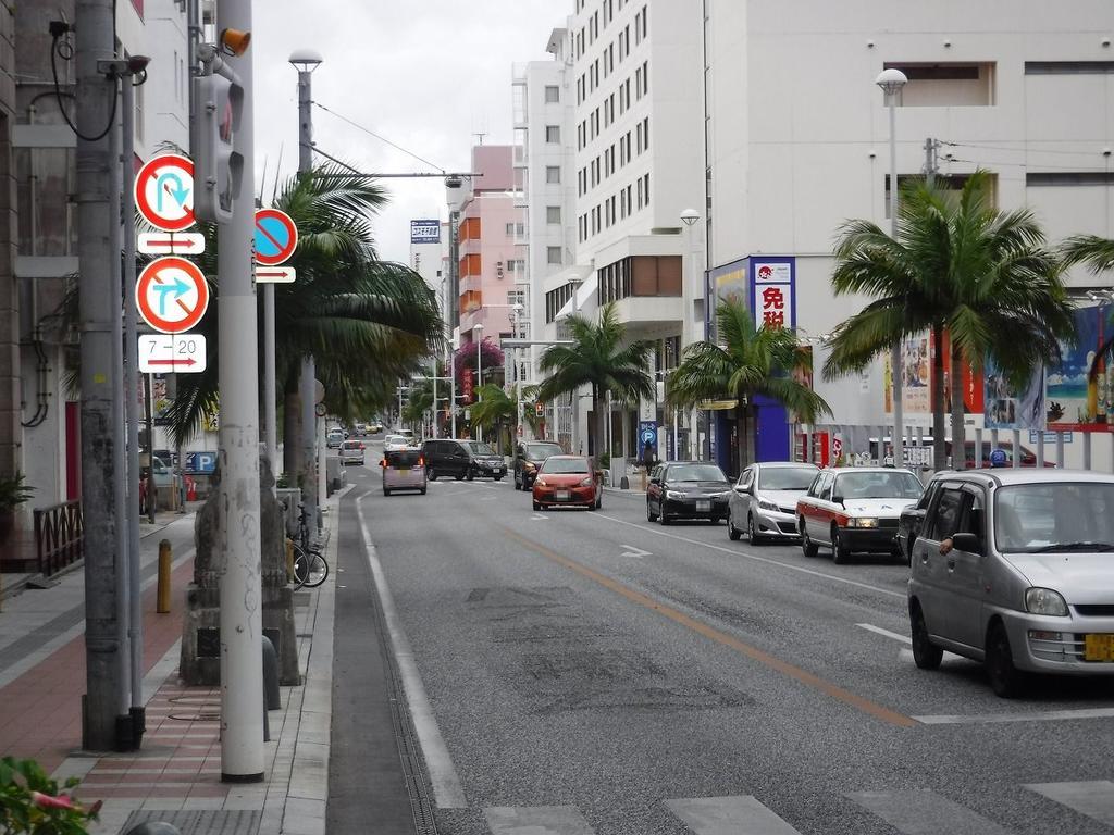 Maxi Alpa Hostel Naha Bagian luar foto